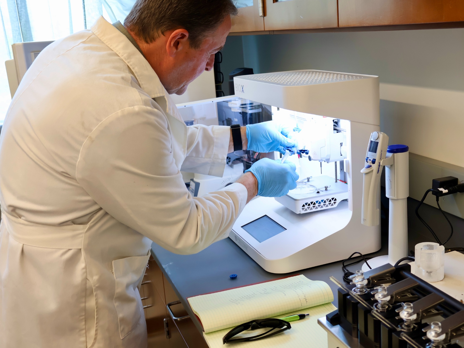 David Dyer uses a 3D tissue printer to study cells in a tissue sample