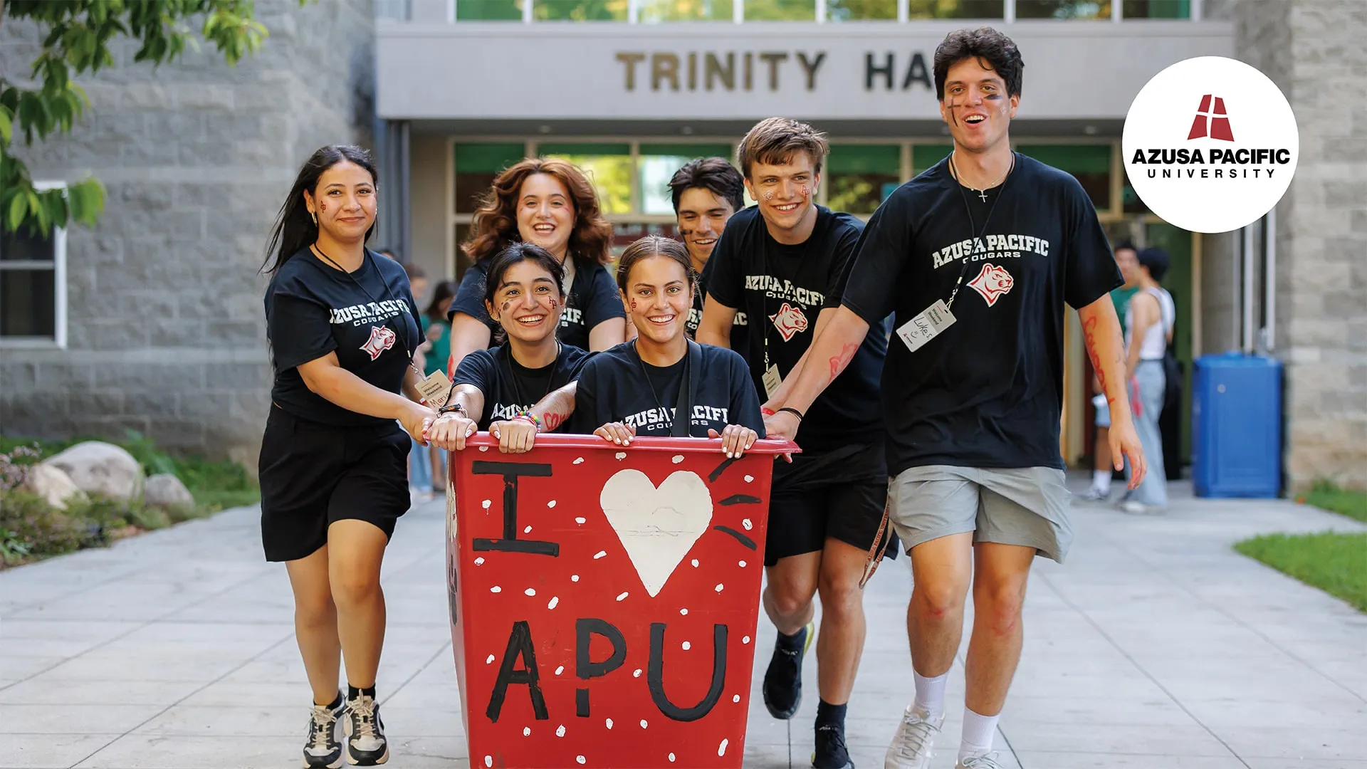 students helping other students to move in on east campus