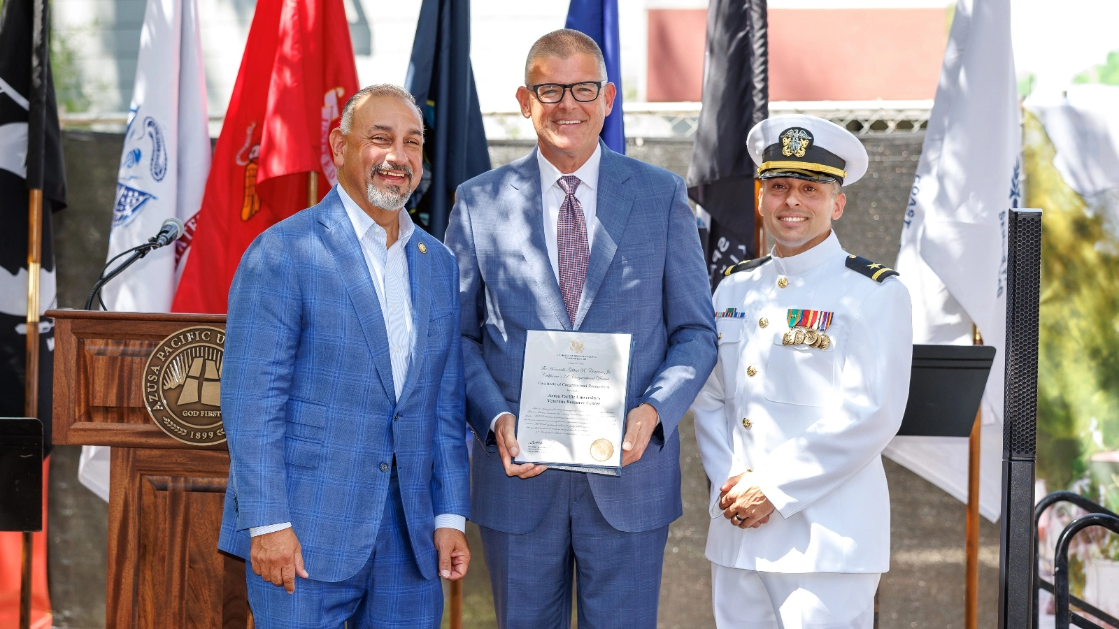 President with important military personell posing