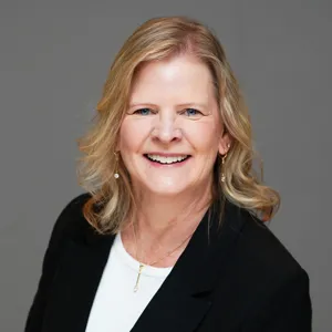 Renee's headshot
